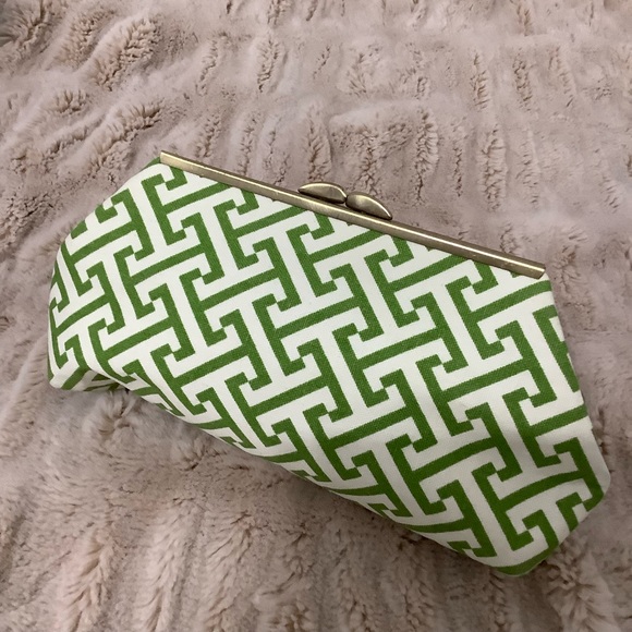 Mandy Nash Chevron clutch purse in excellent condition. Never used - Picture 4 of 8